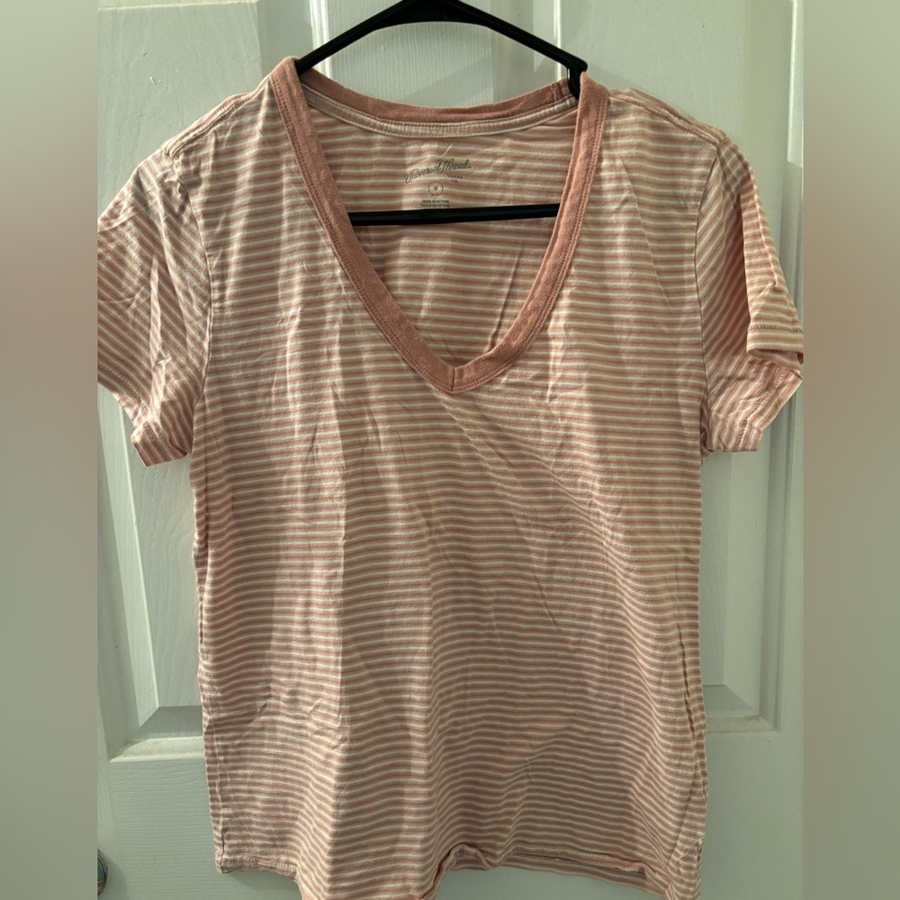 Universal Thread Women’s Rose/Pink/White Striped V Neck T Shirt Sz Medium